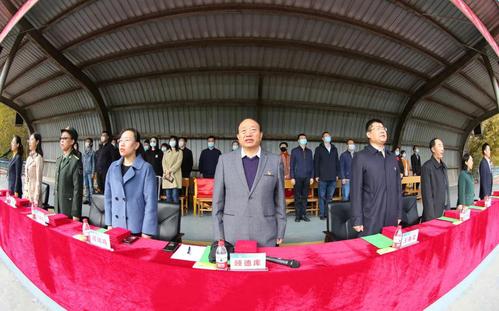 绿茵场上秋点兵——我校举行2020级新生军训闭营式