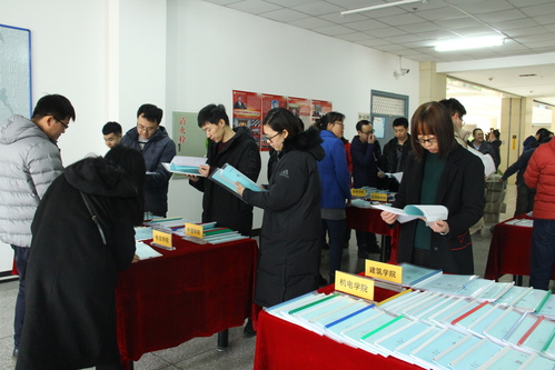 我校举办2019年春季学期教案观摩活动