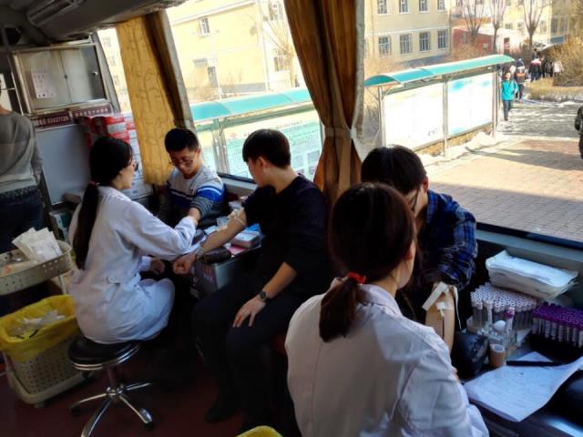 爱心传递，情满校园——学校举办义务献血活动