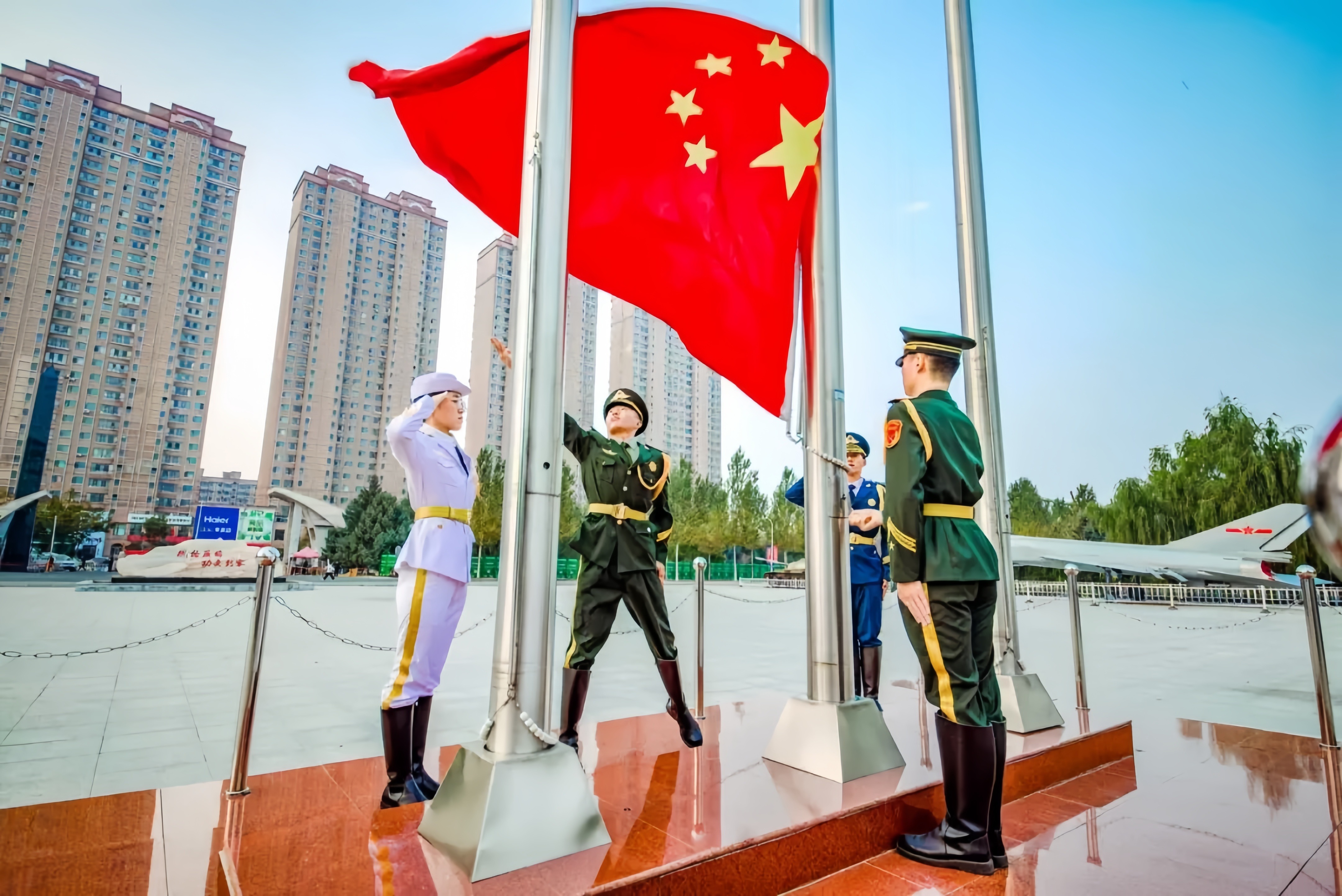HHDUer已就位，向祖国送上生日祝福