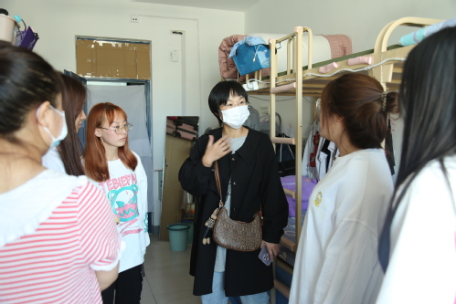 冲在战“疫”一线的他们系列报道 |隔离病毒不隔爱 我们永远在一起