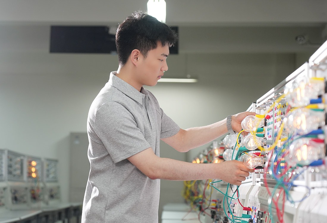 AI赋能SC教学改革：在华德，看见课堂的另一种可能