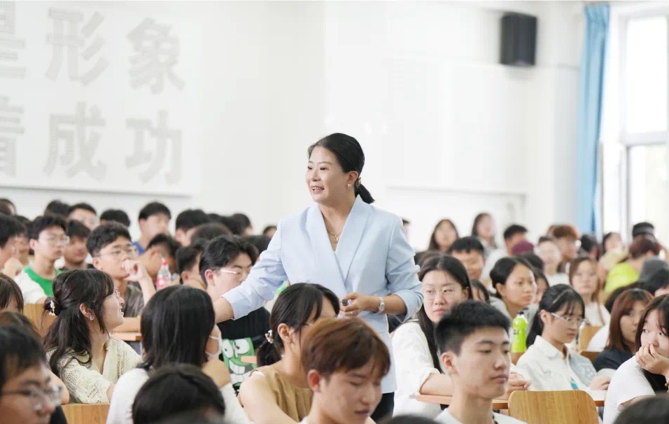 入学第一天，来看看华德学子难忘的“大学初体验”！