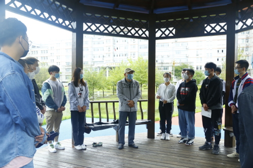 开学第一课——顾德库校长带领返校学子校园“逍遥游”